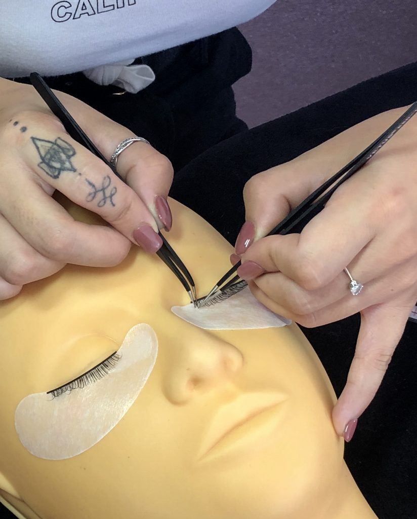 Beginners Classic Eyelash Extension Course | Starlash Beauty